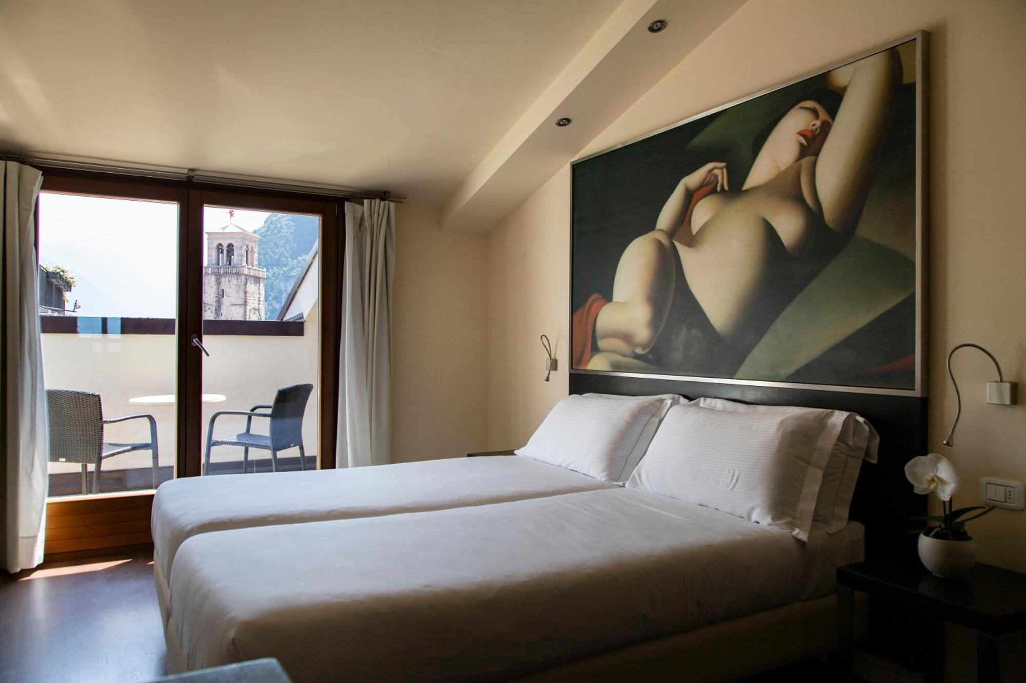 Hotel Antico Borgo Riva del Garda Rum bild