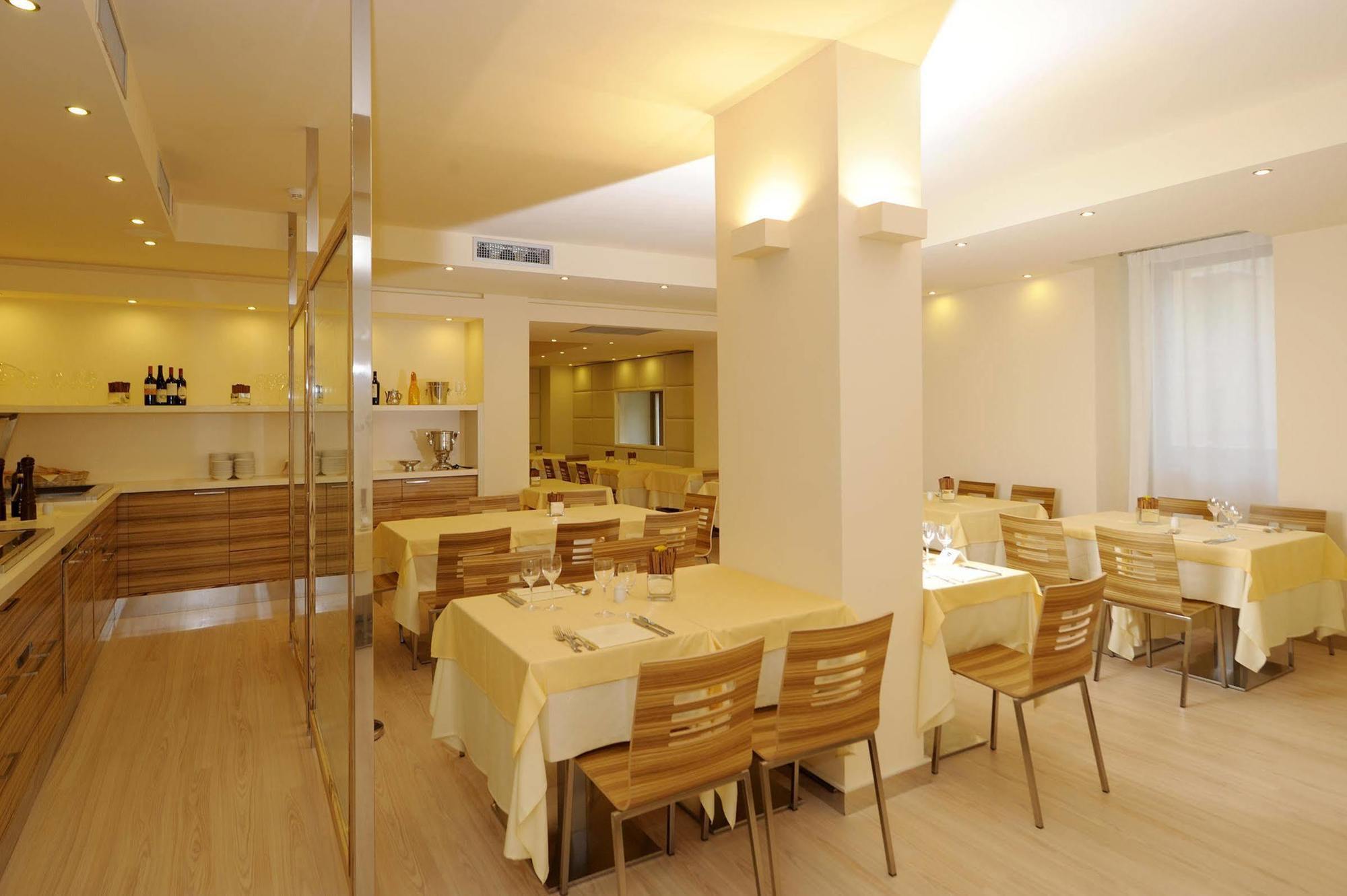 Hotel Antico Borgo Riva del Garda Exteriör bild